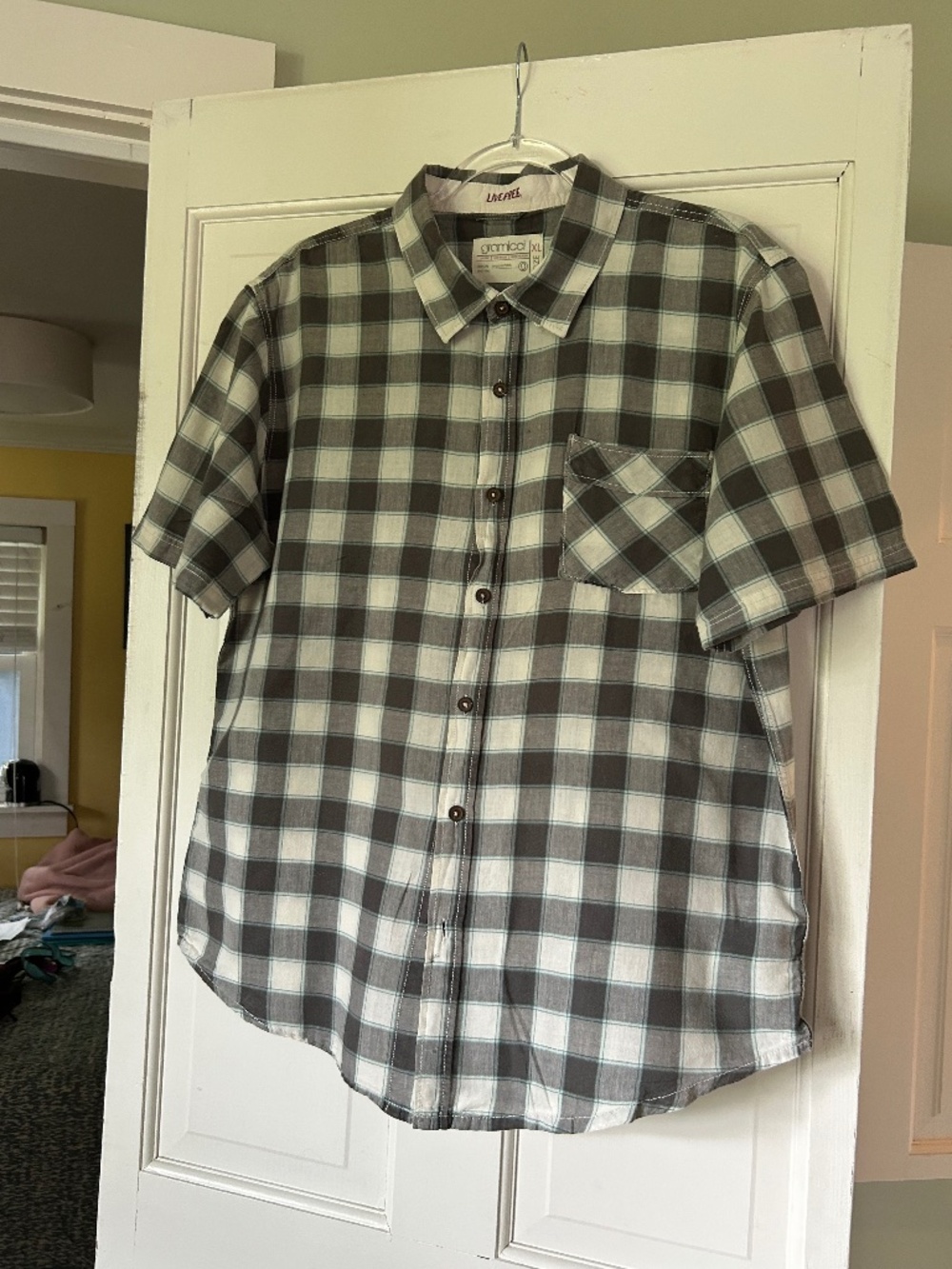 GRAY AND WHITE PLAID XL SHORT SLEEVED 100% COTTON MANS SHIRT GRAMICCI